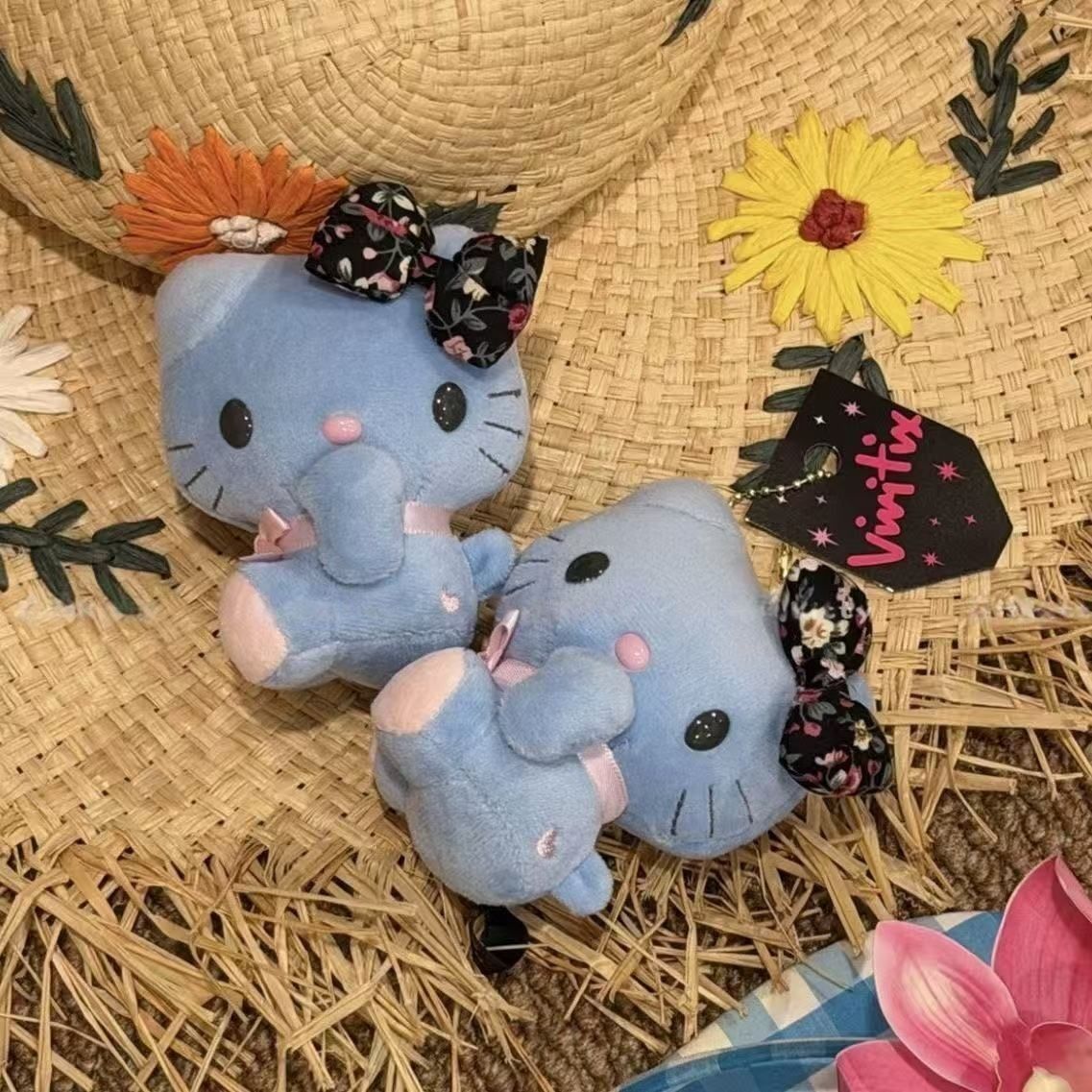 Blue Hello Kitty Floral Print  - огляд і ціна Good Floral & Wedding Decor Supply